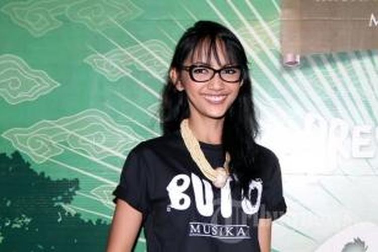 Penyanyi sekaligus artis peran Nuraini Sukoningrum Tamam, yang lebih dikenal sebagai Nina Tamam, hadir pada jumpa pers drama musikal Buto di kawasan SCBD, Jakarta Selatan, Rabu, (6/2/2013) .