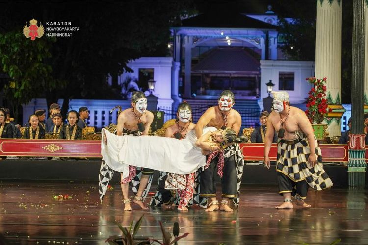 Pertunjukan wayang wong pada pembukaan pameran "Parama Iswari: Mahasakti Keraton Yogyakarta", Sabtu (5/10/2024).