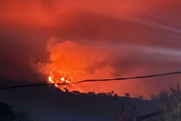 Kebakaran Terjadi di Lereng Gunung Iya Ende, Api Membesar hingga Malam