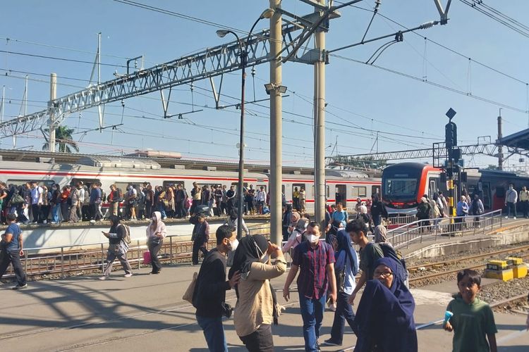 Layani 431.000 Penumpang Per Hari, KAI Bakal Tambah Peron di Stasiun Bogor