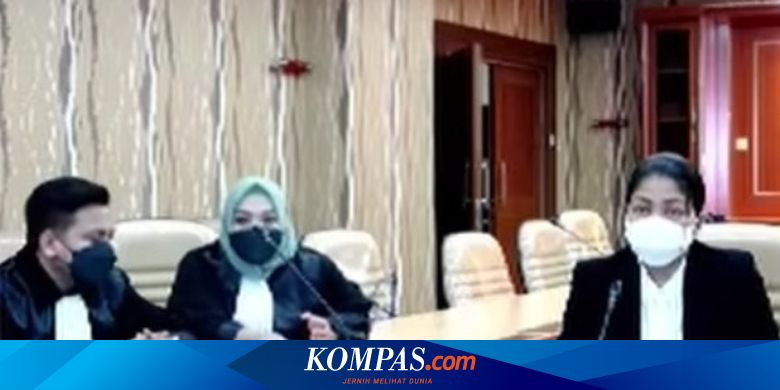 Positif Covid-19, Putri Candrawathi Satu Ruangan dengan Kuasa Hukumnya Saat Jalani Sidang