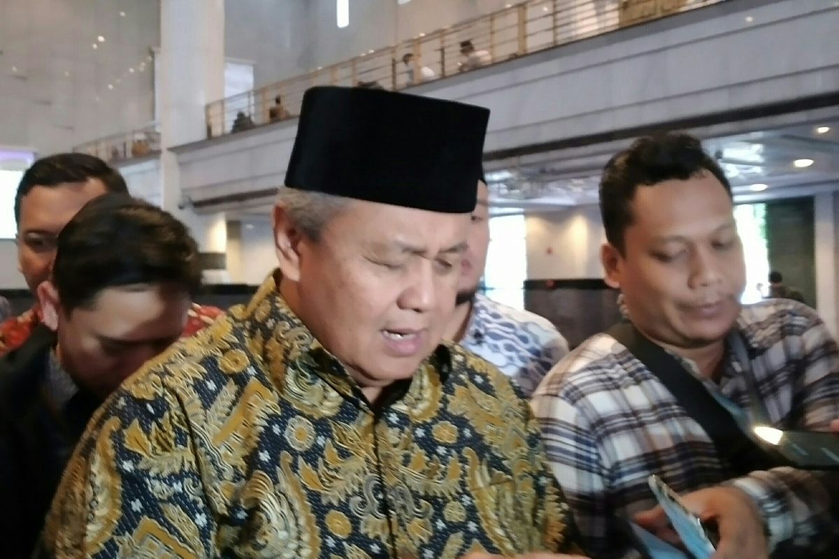 Gubernur Bank Indonesia Perry Warjiyo memaparkan perkembangan ekonomi Indonesia, di Kompleks BI, Jakarta, Jumat (10/1/2020).