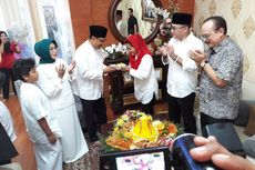 Ultah, Puti Beri Potongan Tumpeng Pertama untuk Gus Ipul