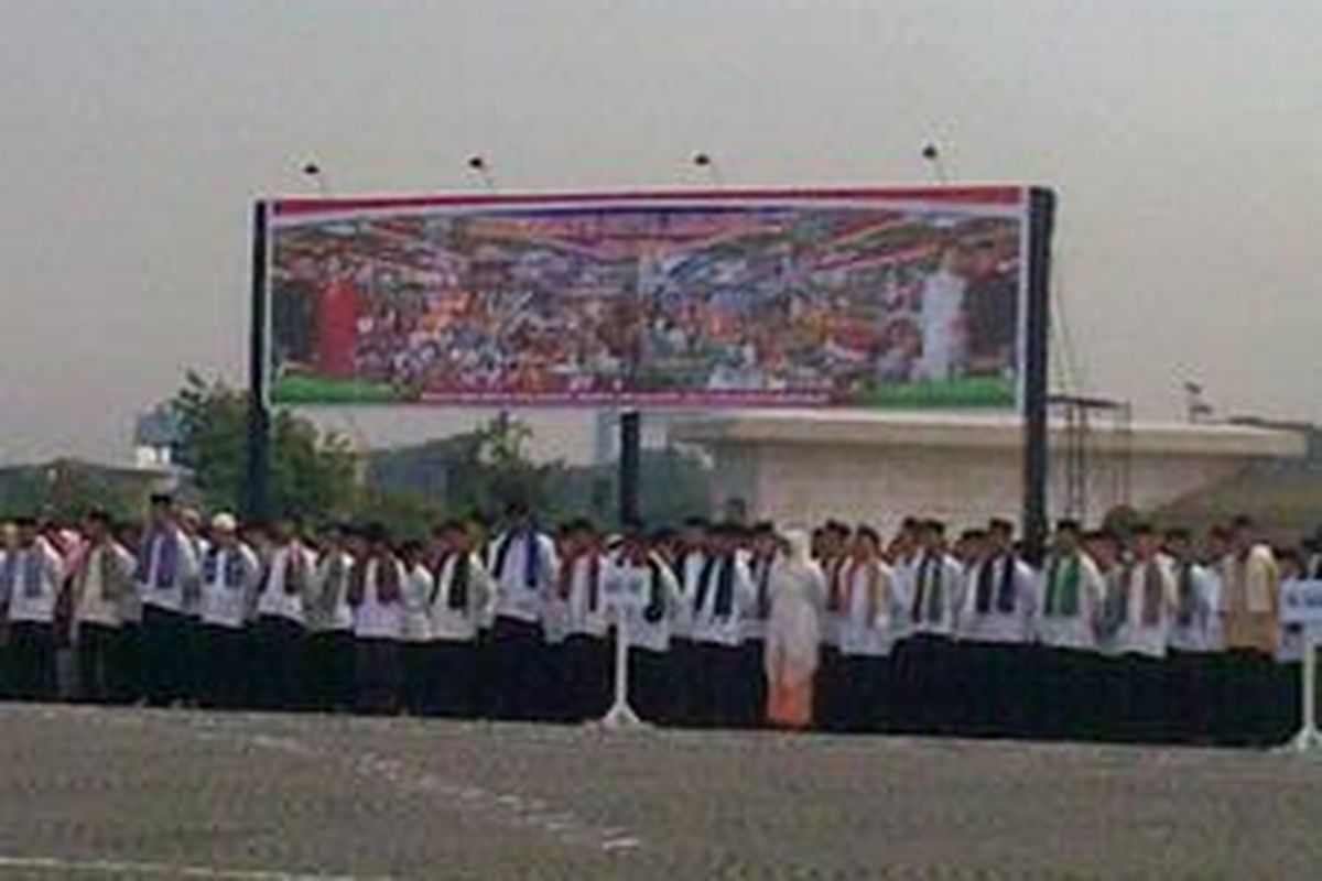 Suasana apel HUT Jakarta ke-483 di Lapangan Silang Monas, Jakarta, Selasa (22/6/2010) pagi.