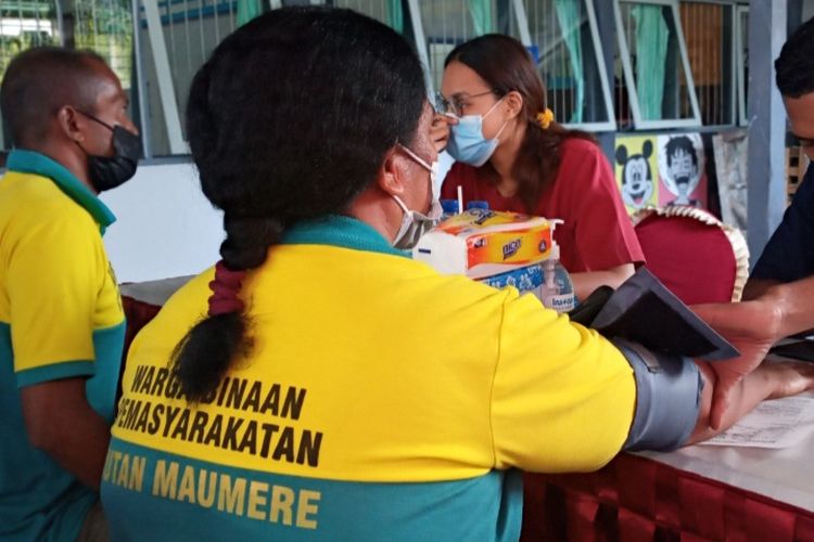Foto: Pelaksanaan kegiatan vaksinasi di Rumah Tahanan Kelas II B Maumere, Kabupaten Sikka, NTT, Senin (27/6/2022)