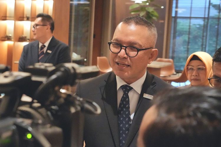 Direktur Utama PT Angkasa Pura Indonesia (InJourney Airports) Mohammad R Pahlevi usai bertemu dengan Pemerintah Provinsi (Pemprov) Banten di Gedung InJourney Airports, kawasan Bandara Soekarno-Hatta Tangerang, Senin (4/8/2025).  