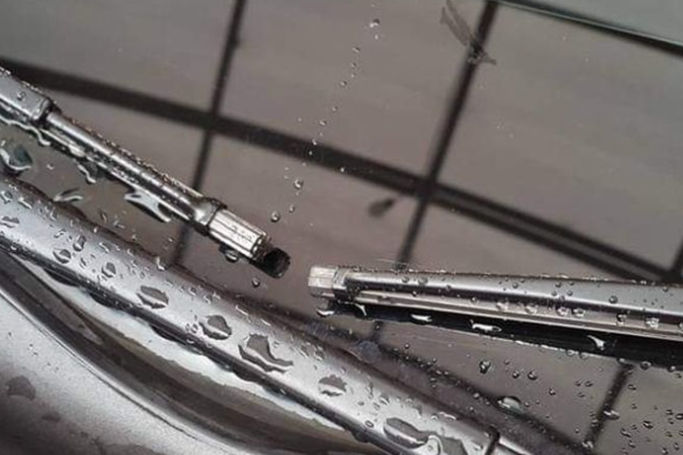 Karet wiper wajib dijaga kualitasnya