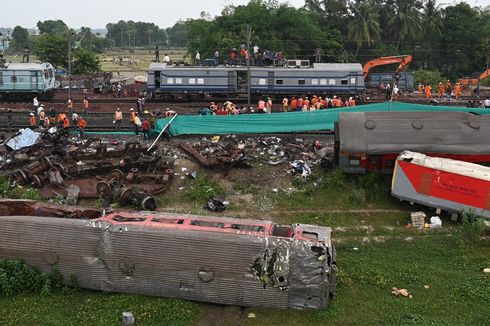 UPDATE Kecelakaan Kereta di India: Layanan Kembali Normal Setelah 51 Jam, Rel Ditutup Kain Hijau