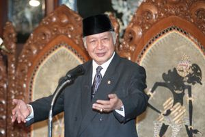 Menuai Kritik, Bisakah Gelar Pahlawan Soeharto Dicabut atau Dibatalkan?