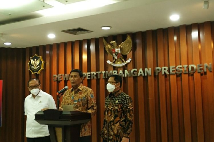 Ketua Dewan Pertimbangan Presiden (Wantimpres) Wiranto saat konferensi pers di Kantor Watimpres, Jumat (8/4/2022).