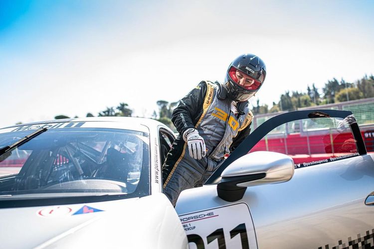 Jorge Lorenzo akan mengikuti balap mobil menggunakan Porsche