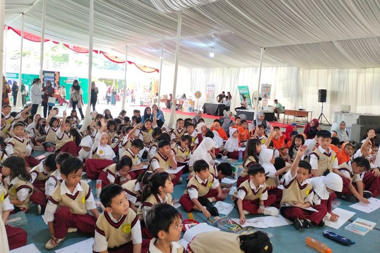 Peserta didik antusias mengikuti kegiatan Festival Literasi dan Numerasi.