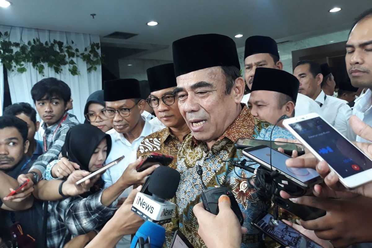 Menteri Agama Fachrul Razi di kantor Kementerian Agama, Senin (2/3/2020).