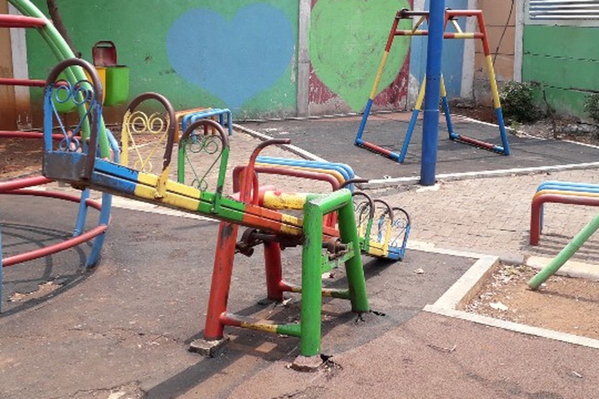 Arena bermain anak di RPTRA Krendang, Tambora, Jakarta Barat pada Senin (22/10/2018).