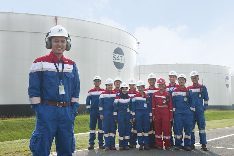 Karyawan Operasional Pertamina