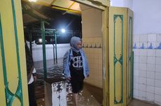 Kompleks Makam Sunan Kalijaga Demak Terendam Banjir, Peziarah Tetap Ingin Berdoa