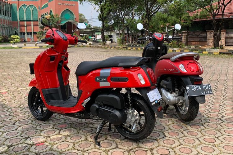 Komparasi Yamaha Fazzio Hybrid - Connected dan Honda Scoopy
