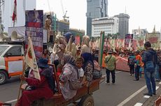 Demo Hari Tani, Massa Bawa Traktor dan Hasil Bumi Saat Aksi di Patung Kuda