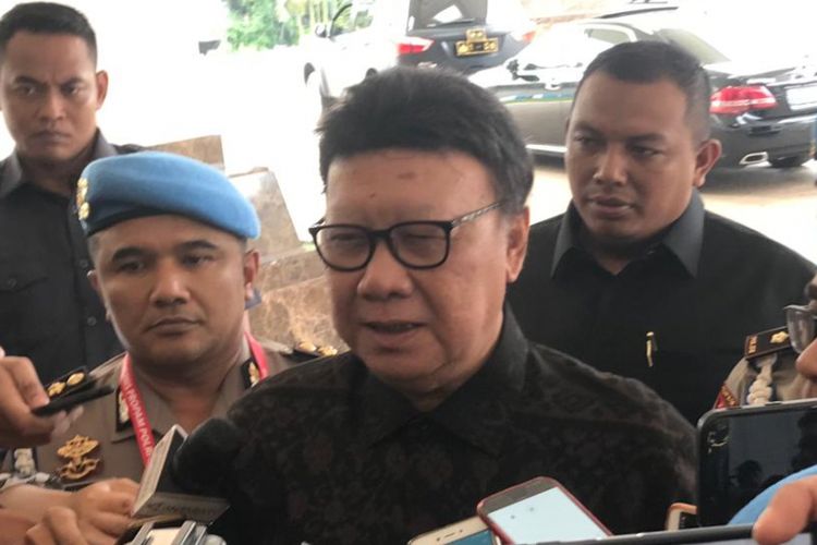 Menteri Dalam Negeri (Mendagri) Tjahjo Kumolo saat ditemui di Hotel Sultan, Jakarta, Senin (25/2/2019).