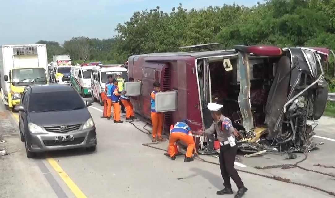Identitas Korban Tewas Kecelakaan Bus di Tol Ngawi, 2 di Antaranya Anggota Brigade Hanura