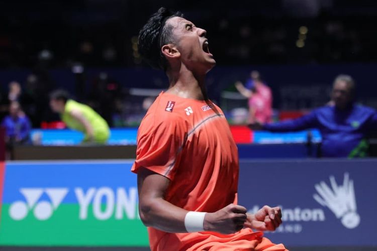Pebulu tangkis tunggal putra Indonesia, Alwi Farhan, meraih kemenangan di babak 16 besar All England 2026.