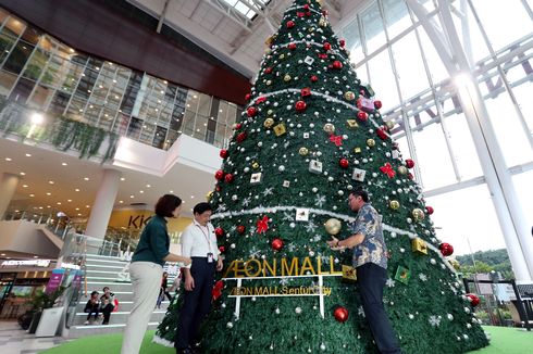Pohon Natal Tertinggi di Bogor Hiasi Aeon Mall Sentul City