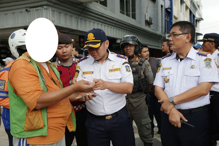 Dishub Surabaya Cabut 163 Jukir yang Tak Perpanjang KTA