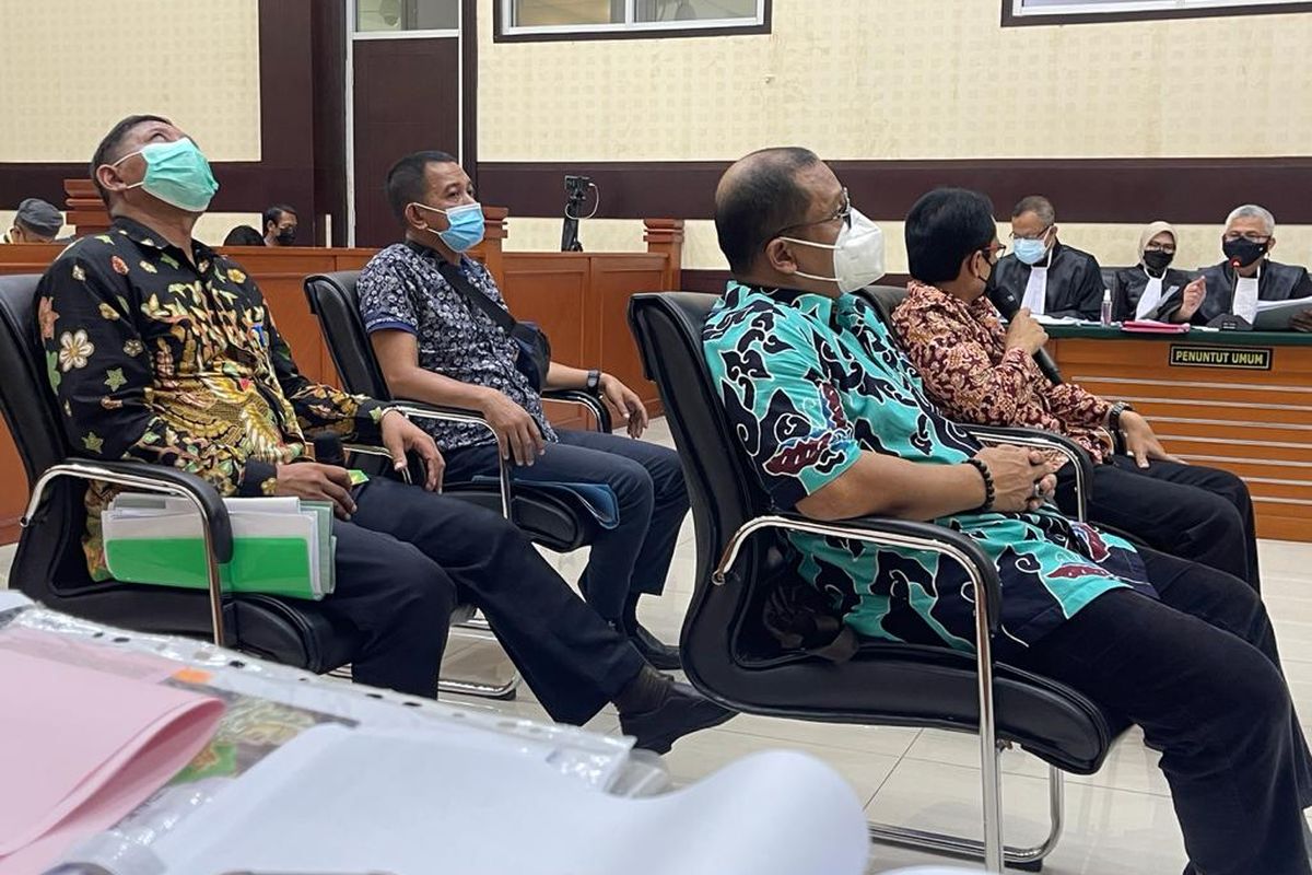 Pengadilan Negeri (PN) Jakarta Timur melanjutkan sidang kasus kerumunan yang terjadi di Petamburan, Jakarta Pusat dan Megamendung, Puncak, Kabupaten Bogor dengan terdakwa Rizieq pada hari ini, Senin (19/4/2021). Empat saksi dihadirkan.