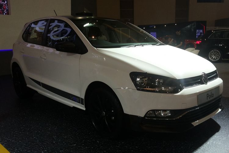 Varian terbaru Volkswagen Polo VRS yang diperkenalkan di ajang Indonesia International Motor Show (IIMS) di JIExpo Kemayoran, Jakarta, Kamis (19/4/2018).