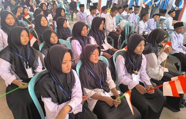 Tak Hanya Belajar Formal