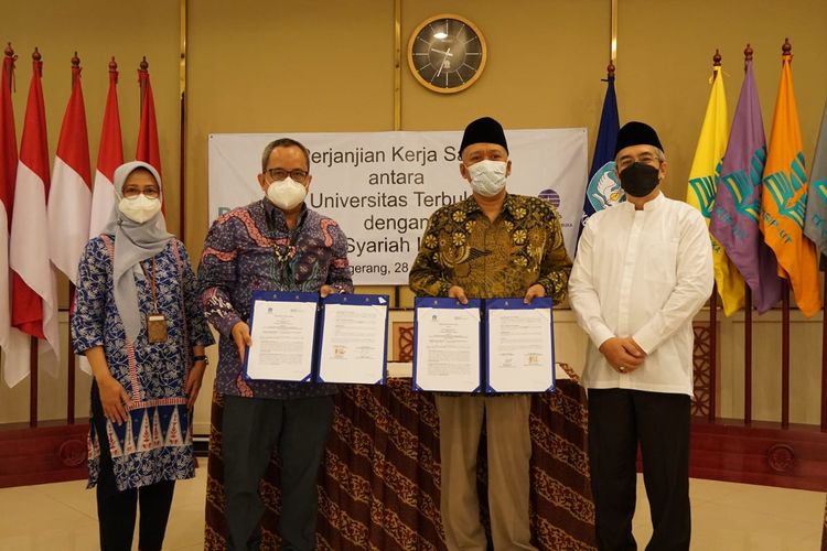 Seremoni penandatanganan kerja sama UT dan BSI dilakukan di Wisma 2 UT, Tangerang Selatan, pada Kamis, 28 April 2022.
