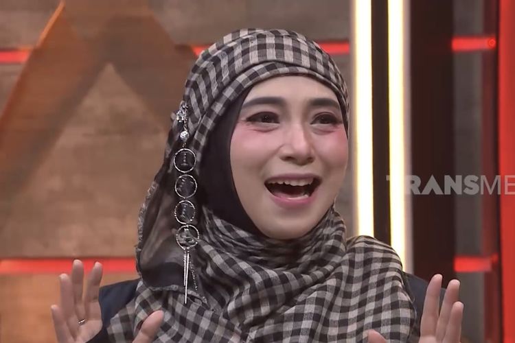 Inka Christie saat tampil di ADA Show. (Bidikan layar YouTube Trans7 Official). 