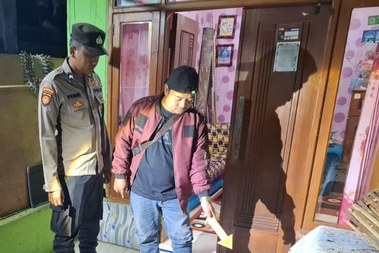 Teror Bondet di Pasuruan, Jendela dan Kursi Rumah Warga Hancur Dilempar Peledak