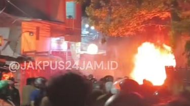 Tawuran Tiga Hari di Tanah Abang, Saling Lempar Petasan hingga Bakar Gerobak Buah