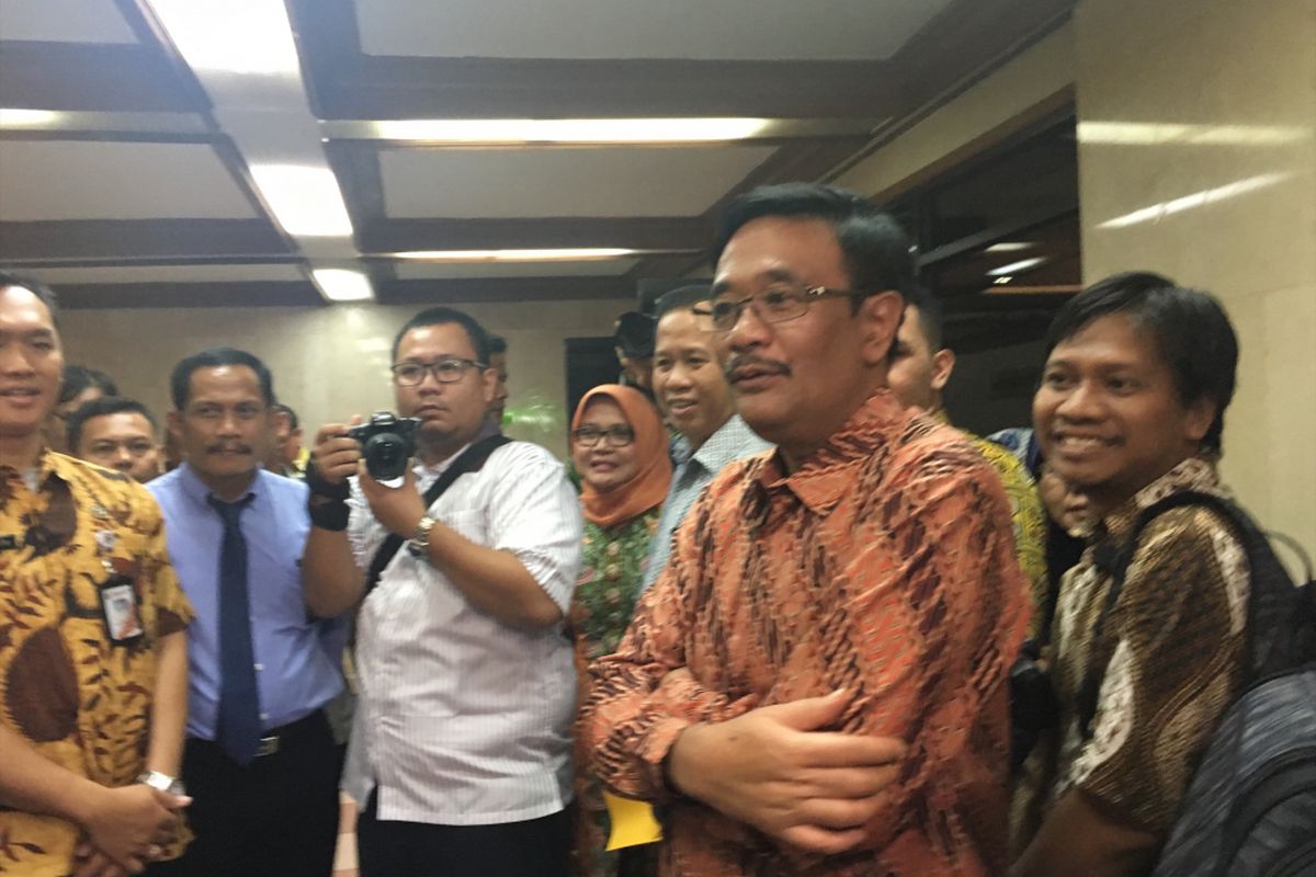 Gubernur DKI Jakarta Djarot Saiful Hidayat, usai acara presentasi Dokumen Informasi Kinerja Pengelolaan Lingkungan Hidup Daerah (DIKPLHD) Provinsi DKI Jakarta di Gedung Manggala Bhakti Jakarta, Sabtu (8/7/2017). 