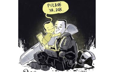 Foto "Video Call" Anggota Brimob dengan Anaknya Menginspirasi ...