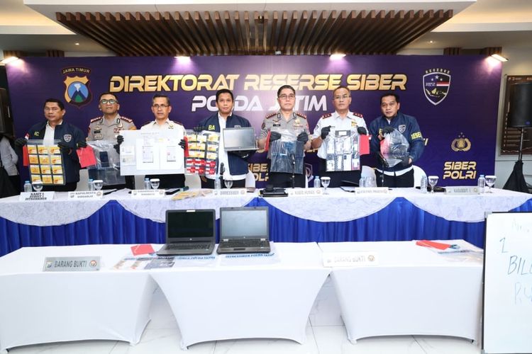 Kronologi Love Scamming WNA di Surabaya, Buat Akun Fiktif  