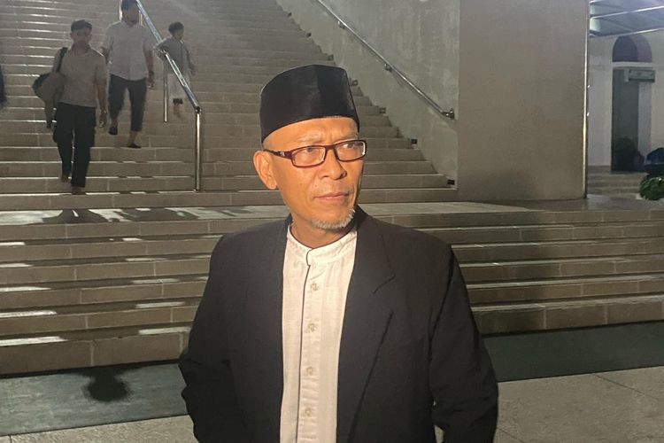Kepala Kantor dan Pengurus Takmir Masjid Agung Al-Azhar Tatang Komara saat ditemui wartawan, Selasa (12/3/2024).