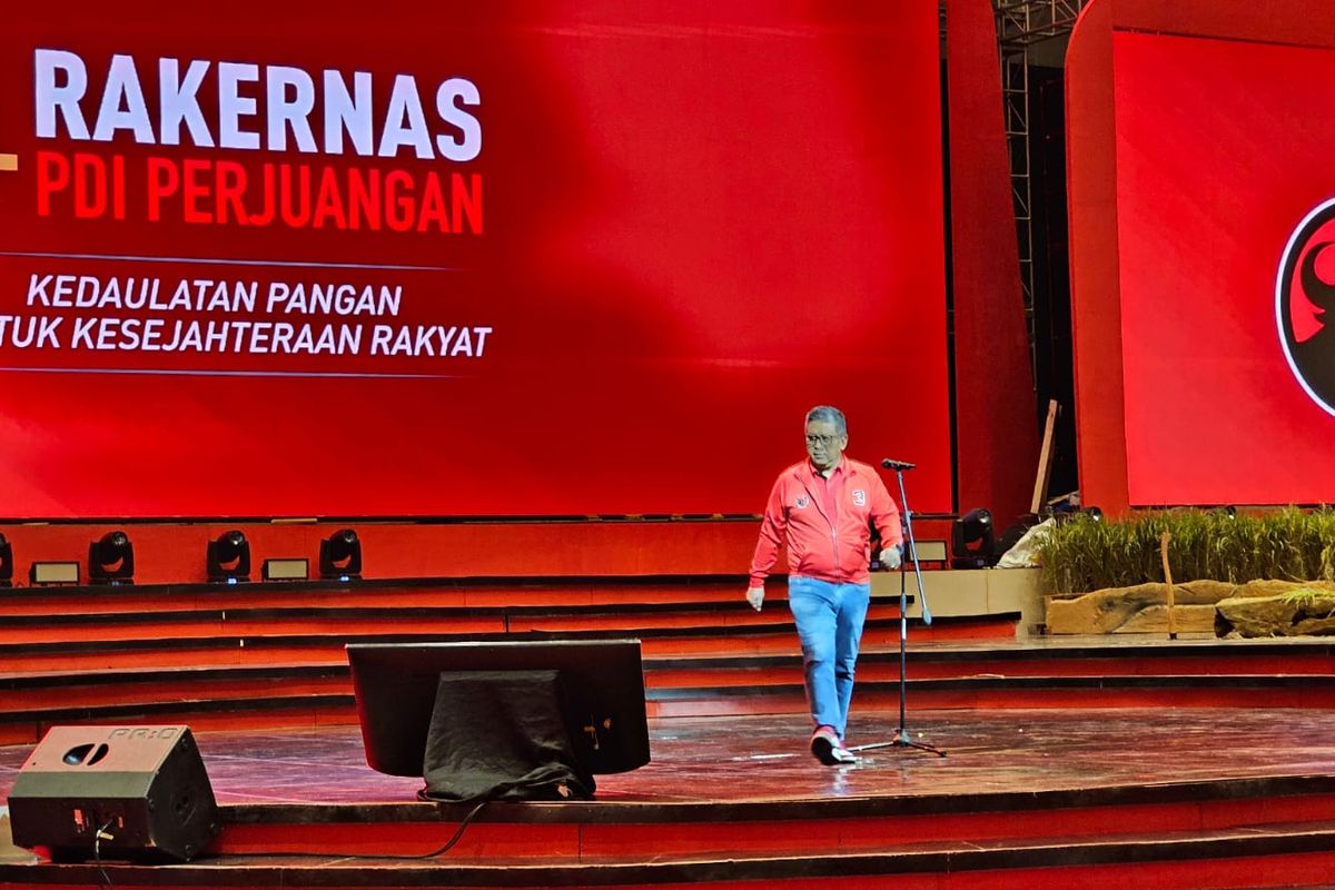Sekretaris Jenderal PDI-P Hasto Kristiyanto saat meninjau pelaksanaan gladi kotor Rapat Kerja Nasional (Rakernas) IV PDI-P, Kamis (28/9/2023) di Jiexpo Kemayoran, Jakarta.
