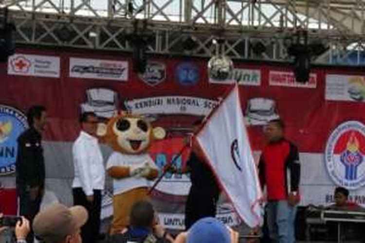 Deputi III Bidang Pembudayaan Olahraga Kemenpora sekaligus Wakil Ketua Panitia Pelaksana TAFISA World Games 2016, Raden Isnanta (kedua dari kiri) saat menghadiri dan mensosialiasikan TAFISA World Games 2016 di acara Kenduri Nasional Scorpio III di halaman Kemenpora, Senayan, Jakarta, Sabtu (24/09/2016).