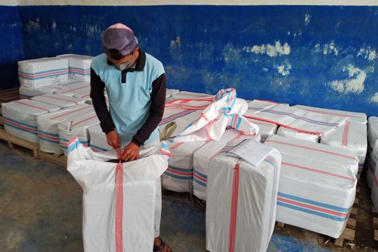Pengolahan produk rumput laut Koperasi Mina Agar Makmur di Karawang, Jawa Barat.