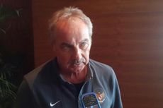 Alfred Riedl: Lapangan Stadion Hang Day Buruk