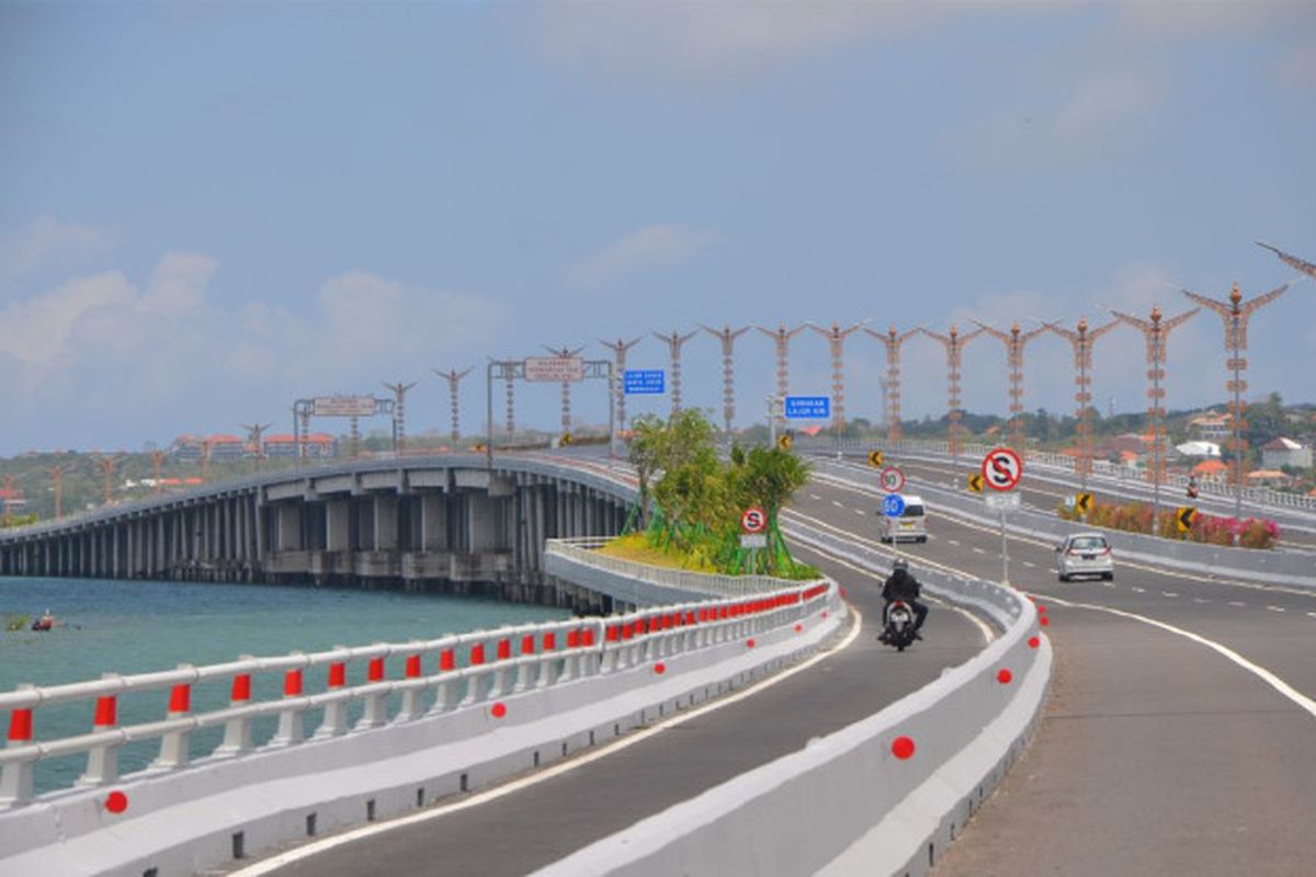 Tol Bali Mandara. Sistem bayar tol tanpa berhenti akan segera diuji coba.