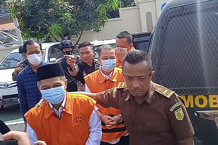 Rektor Unila Karomani saat tiba di Pengadilan Tipikor Tanjung Karang, Selasa (10/1/2023) pagi.