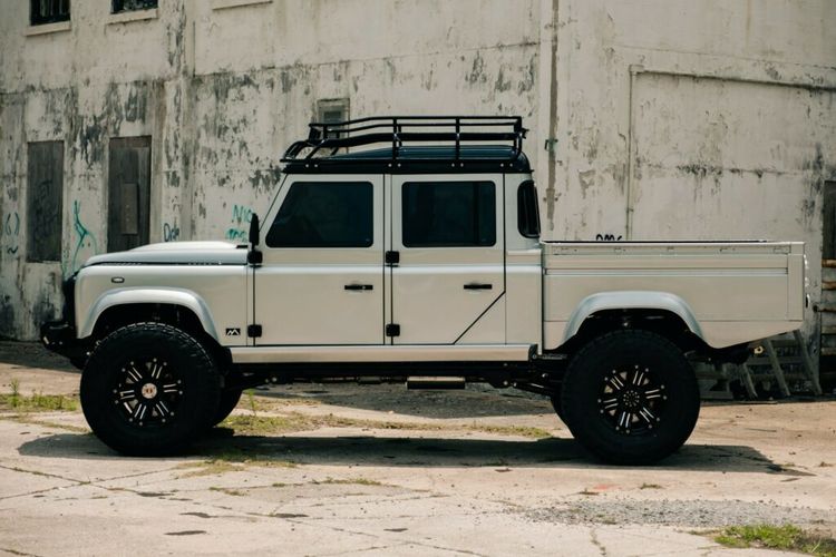 Land Rover Defender 130 Himalaya 4x4