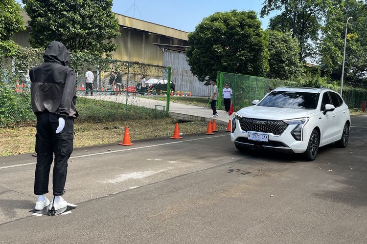 Great Wall Motor (GWM) Indonesia mengundang sejumlah media untuk merasakan secara langsung keunggulan GWM Haval Jolion Ultra HEV di pabrik perakitan Wanaherang, Bogor, Jawa Barat.