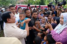 Momen Prabowo Bercengkerama dengan Warga hingga Cium Anak Kecil Usai "Nyoblos"