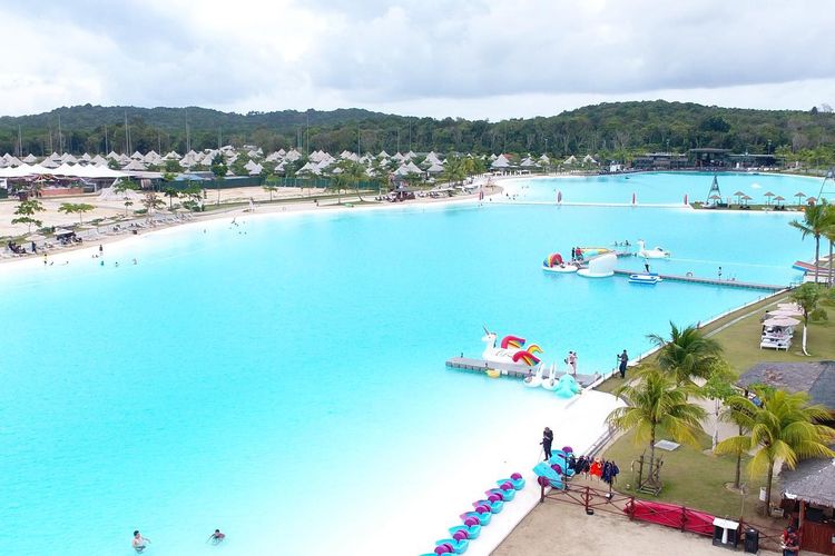 Tempat wisata bernama Crystal Lagoon di Chill Cove, Treasure Bay Bintan, Kabupaten Bintan, Kepulauan Riau (dok. Facebook Treasure Bintan).