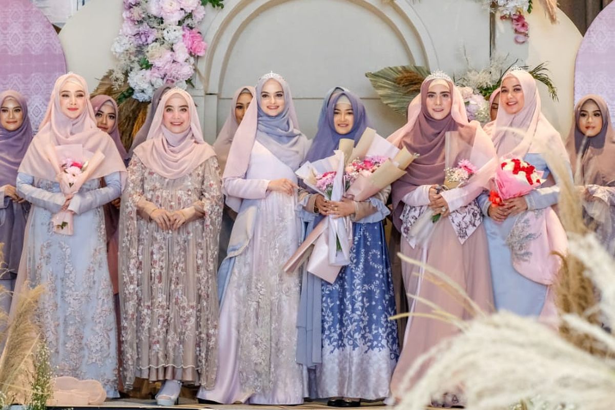 Fashion show tren busana lebaran dari Kiciks Muslimah.