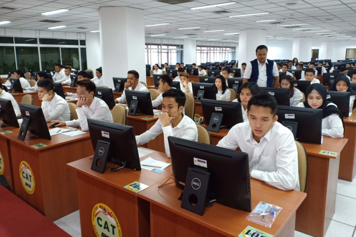 Para atlet berprestasi Indonesia mengikuti tes Calon Pegawai Negeri Sipil (CPNS) yang diadakan Badan Kepegawaian Negara (BKN), di Jakarta, Rabu (28/11/2018).